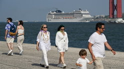 Cruise tipping charges are 'out of control,' say passengers as companies tout 'exceptional service' Hobart Accountants