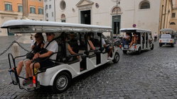 Major city eyes crackdown on golf cart tours as furious locals push back Hobart Accountants