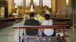 Tourist's church clothing hack leaves travelers sharply divided over sacred-site etiquette Hobart Accountants